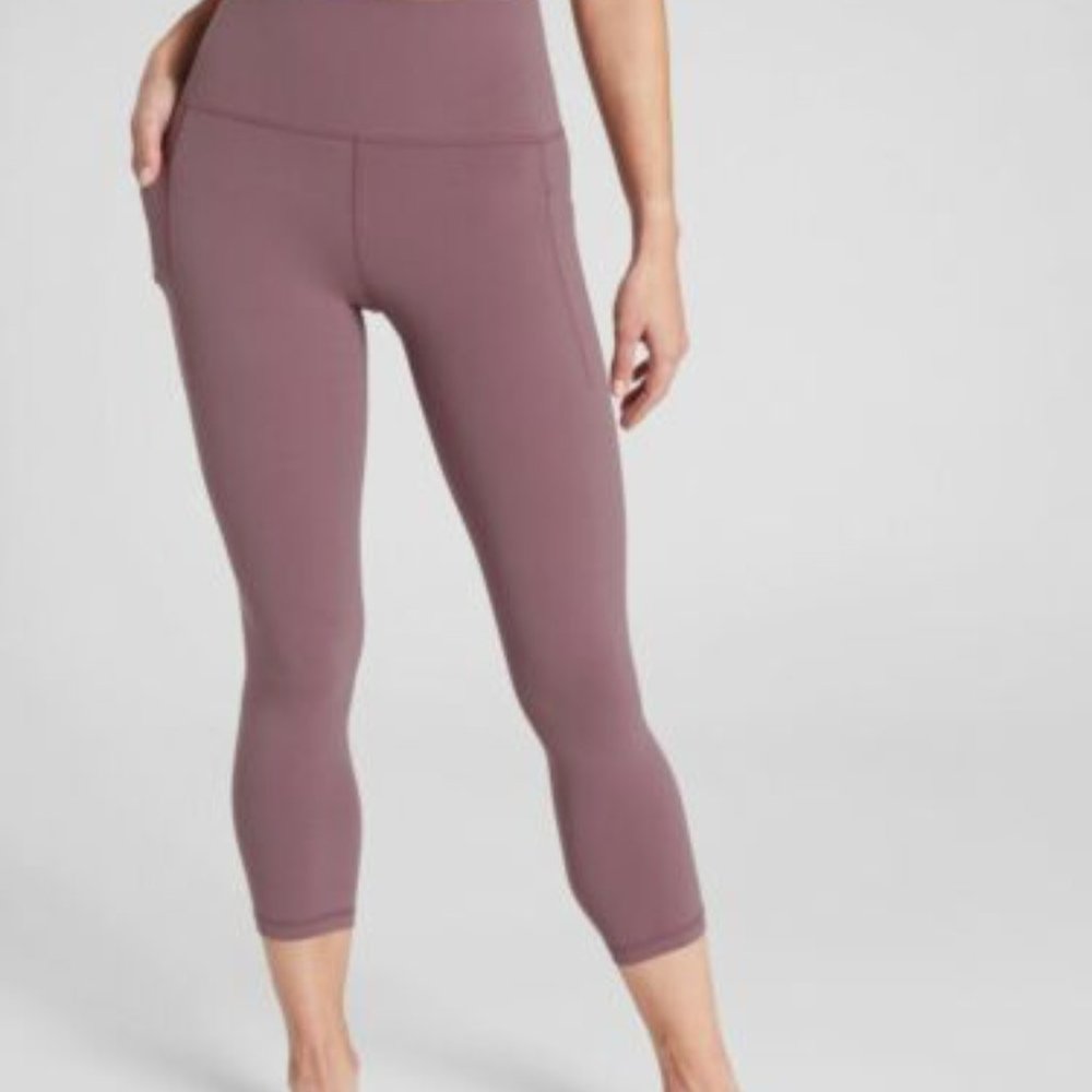 Athleta Salutation Stash Pocket II Capri Tight in Powervita Volcanic Violet